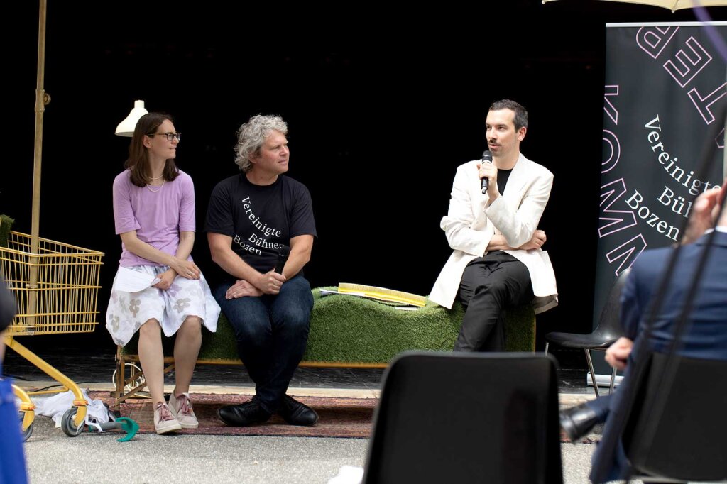 Der neue Intendant Rudolf Frey (rechts) will das Bozner Stadttheater zugänglicher machen. Foto: Elisa Cappellari