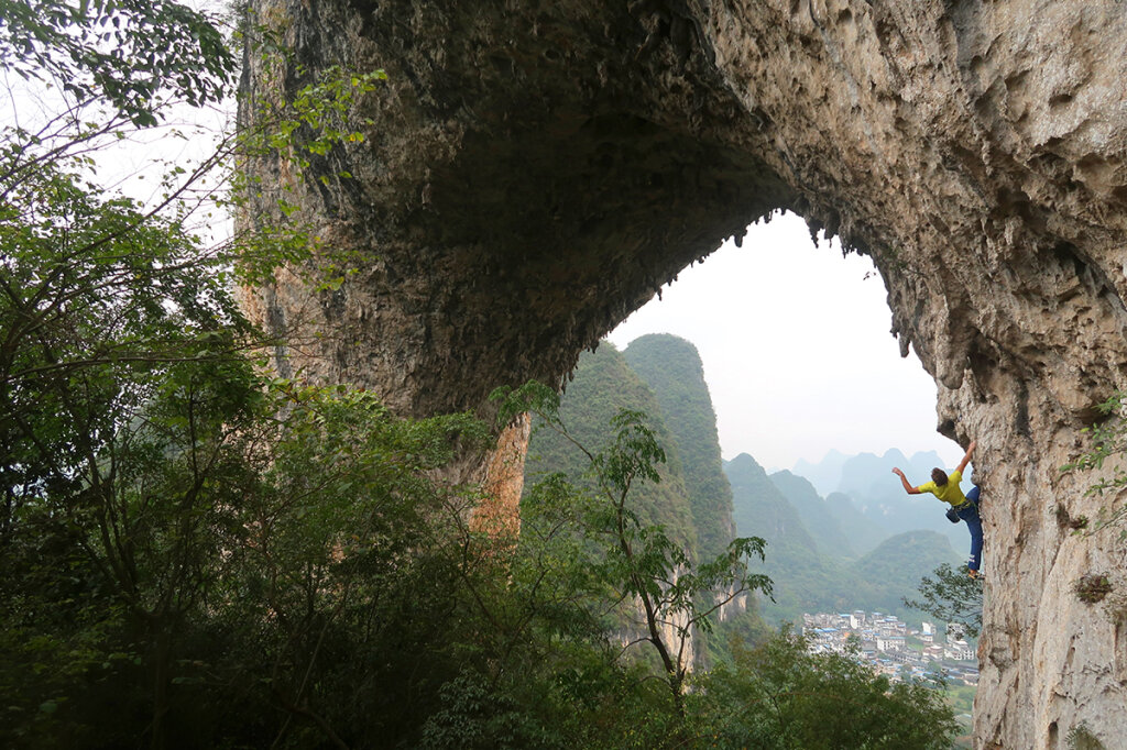 Klettern in Fernost: In Yangshuo, China, ließ Michael Piccolruaz die verkorkste Weltmeisterschaft in Innsbruck von 2018 hinter sich. Foto: Alexandra Ladurner