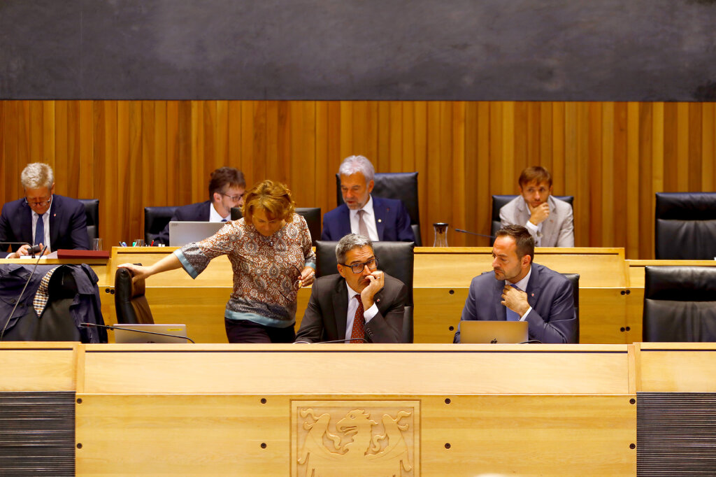 Landeshauptmann Arno Kompatscher (Mitte) hat die Fratelli d‘Italia in die Landesregierung gelassen und die Postfaschisten hoffähig gemacht: neben ihm „Fratelli“-Landesrat Marco Galateo. Foto: Alexander Alber