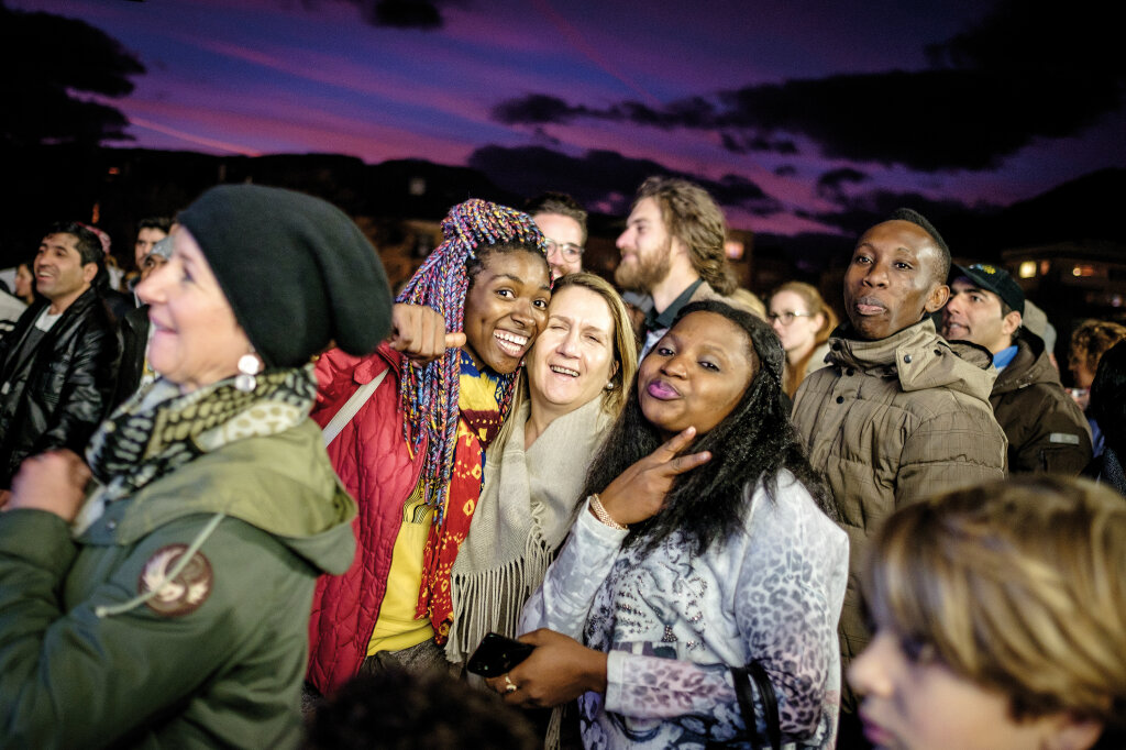 Südtiroler Multikulti: „Wir müssen nicht alles akzeptieren“, sagt die Anthropologin Dorothy Zinn, „aber Begegnung ist der Königsweg zum Zusammenleben.“ Foto: Ludwig Thalheimer