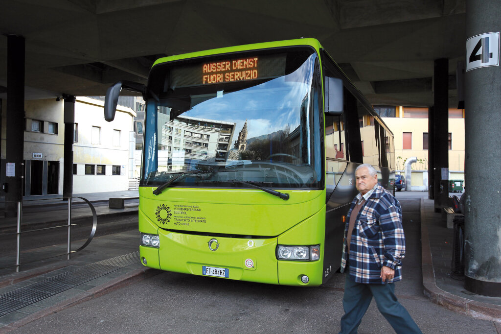 Bus auf dem Bozner Busbahnhof: Hat sich die Landesregierung verfahren? Foto: Alexander Alber