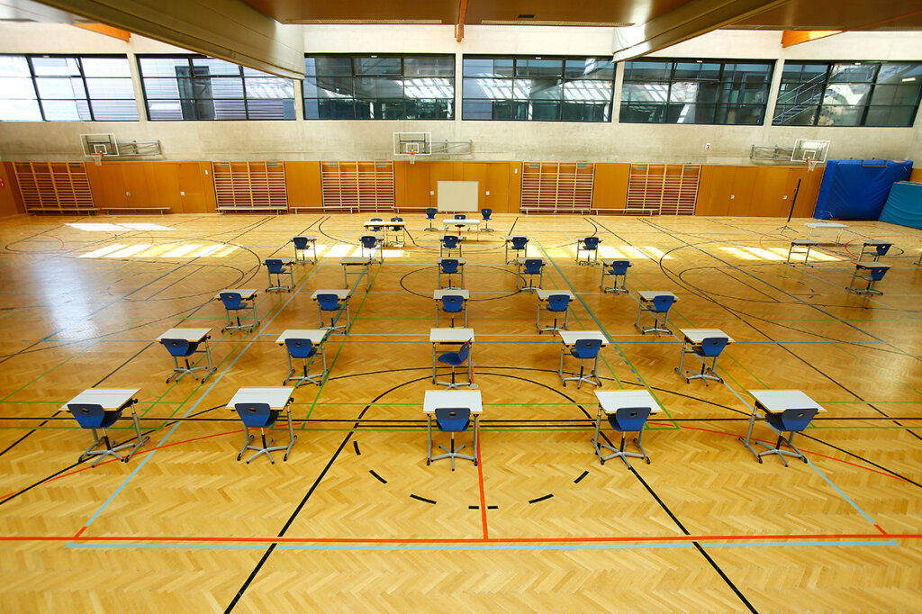Leere Schulen soll es im nächsten Jahr nicht mehr geben: Durch den Fernunterricht leidet die Entwicklung der Schüler. Foto: Alexander Alber