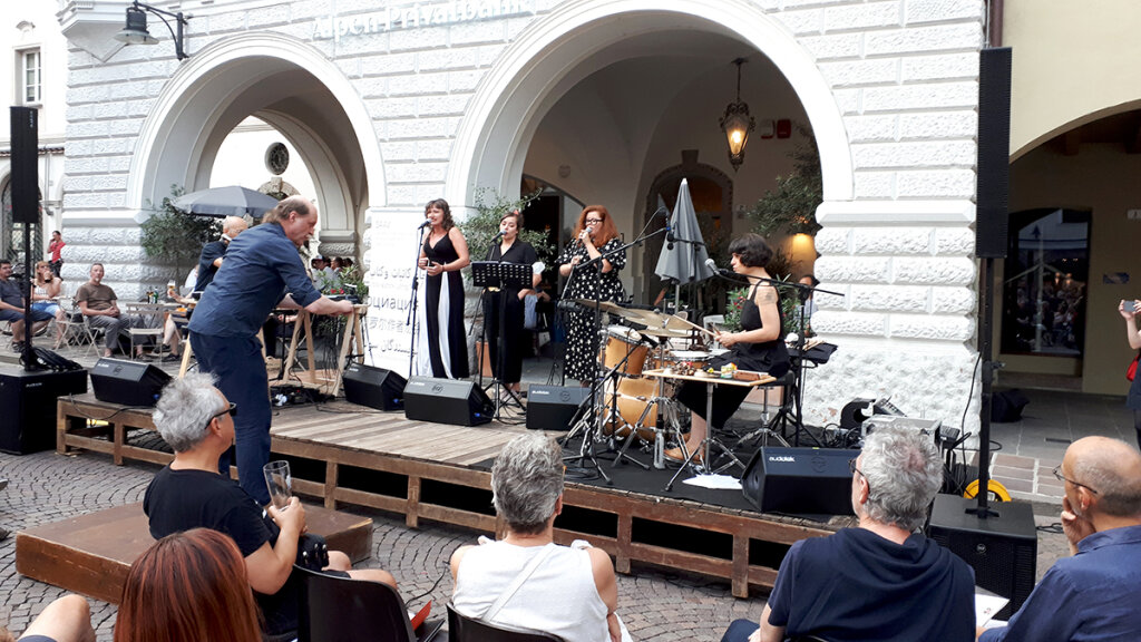 Fusion von Poesie und Musik im Auftrag der SAAV: In aller Freiheit den Sinn aus den Worten herausschälen. Foto: ff