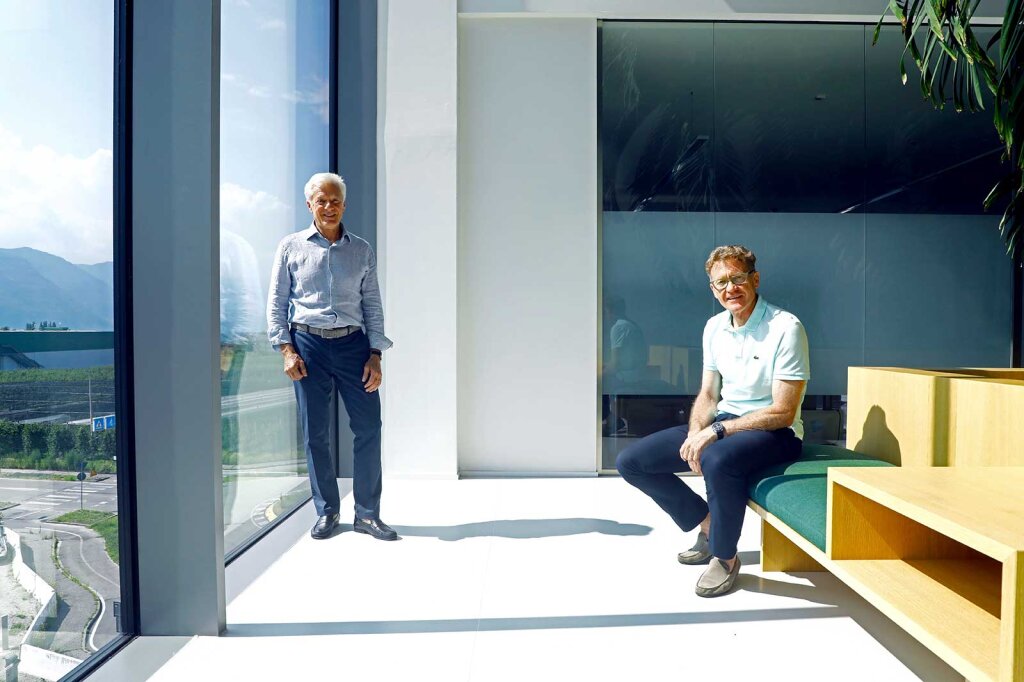 Vinicio (links) und Roberto Biasi haben vor bald 35 Jahren die Microgate gegründet: „Keiner von uns gibt leicht nach, aber am Ende fallen alle Entscheidungen kollegial.“ Foto: Alexander Alber