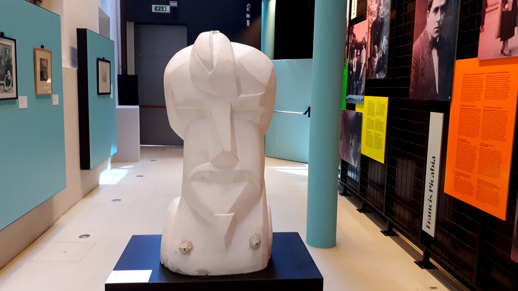 Wer war dieser Ezra Pound? Diese Gipsbüste des Dichters kann man in einer Ausstellung im Palais Mamming in Meran sehen. Foto: ff