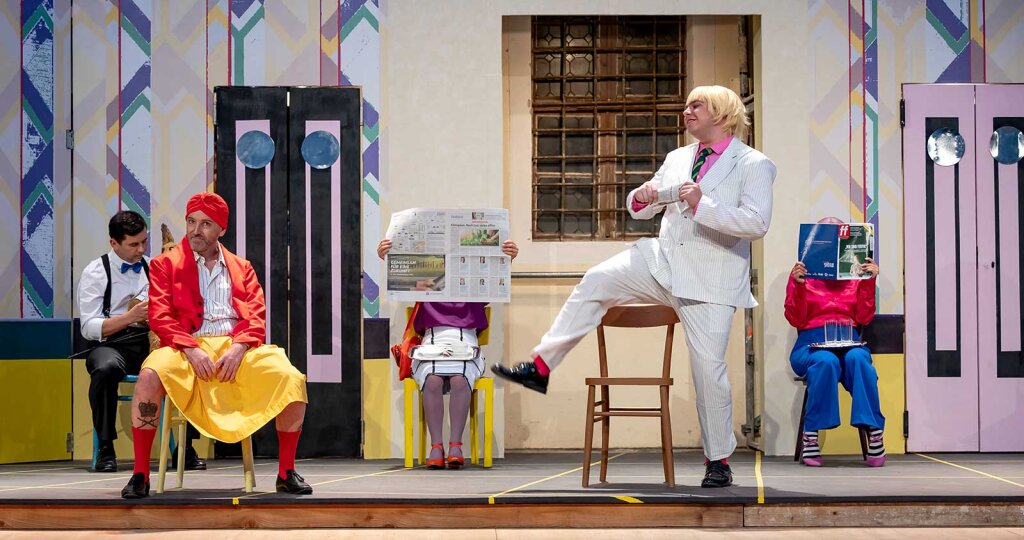 Psychiatrie oder normale Pension? Josef Maria Lanz, Werner Hohenegger und Doris Pigneter in „Pension Schöller“. Foto: Sommerspiele Ritten