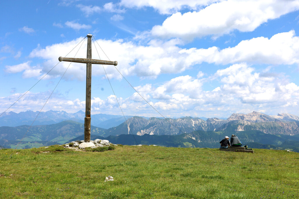 Dieser Zwölferkofel (2.394 m) liegt im Zwischenkofeltal (Antersasc) und ist nicht zu verwechseln mit dem über 3.000 Meter hohen Zwölferkofel in den Sextner Dolomiten. Foto: Anja Eichelsdörfer
