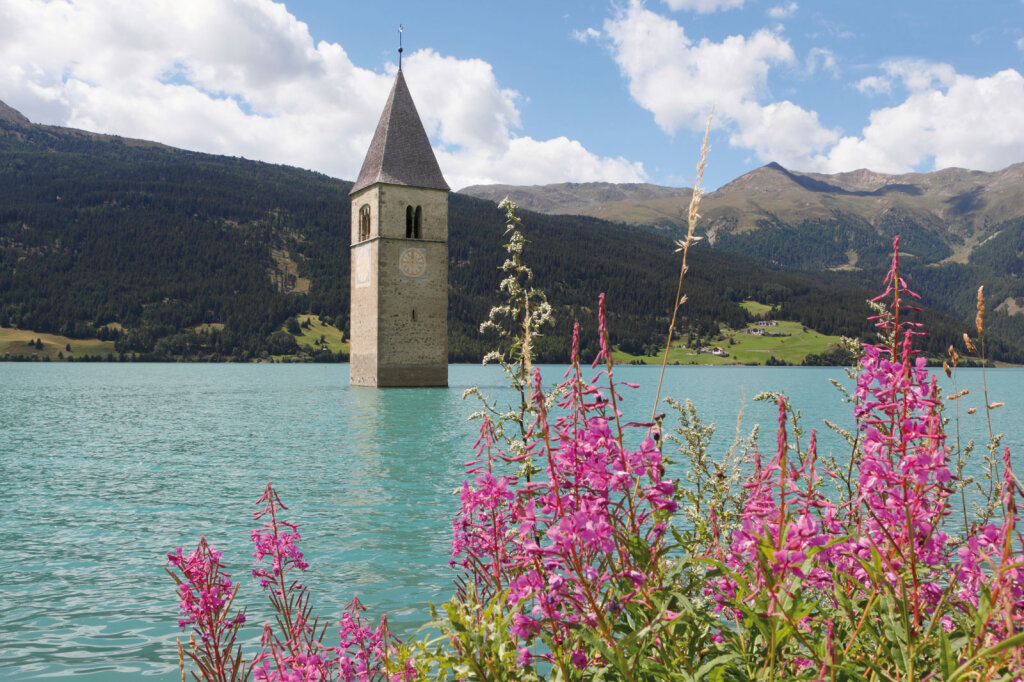 Turm im Reschensee: „Das Dorf gibt es wirklich.“ Foto: IDM/Frieder Blickle