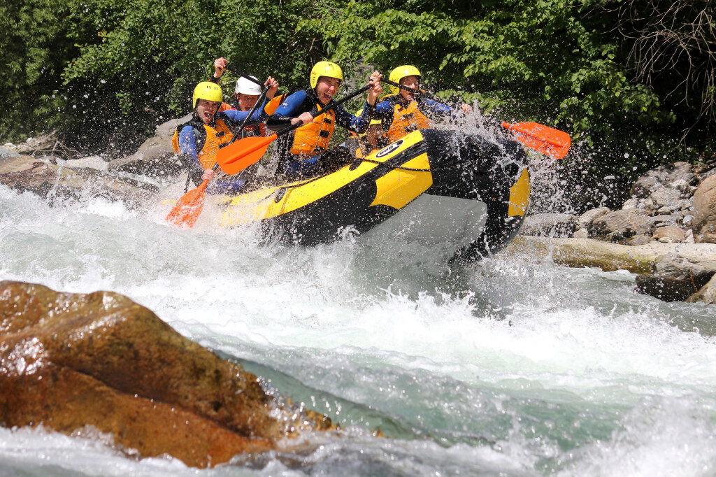 Abenteuer Rafting auf der Passer: In einer Welt der reizarmen Arbeits- und Lebensbedingungen ist die Suche nach intensiven Gefühlen, Selbsterfahrung und Verausgabung zu einem wichtigen Treiber geworden. Foto: Südtirol Rafting Expeditions