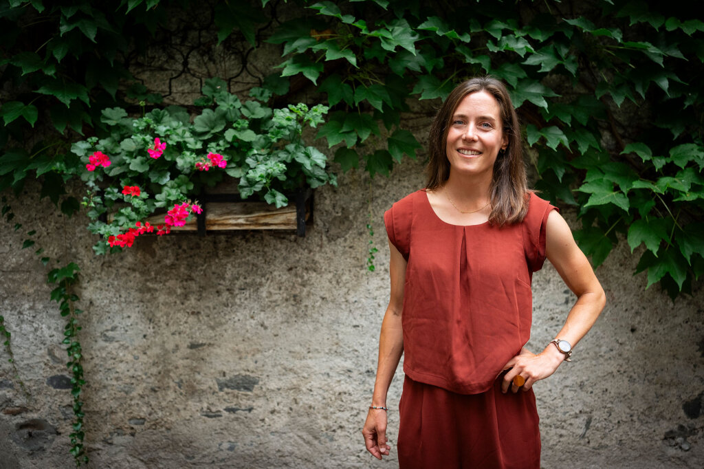 Vor fünf Jahren begann Julia Hofer, neben Deutsch- auch Dialektkurse zu geben. Man müsste den Dialekt als eigenständige Sprache deklarieren, sagt sie. Foto: Ludwig Thalheimer