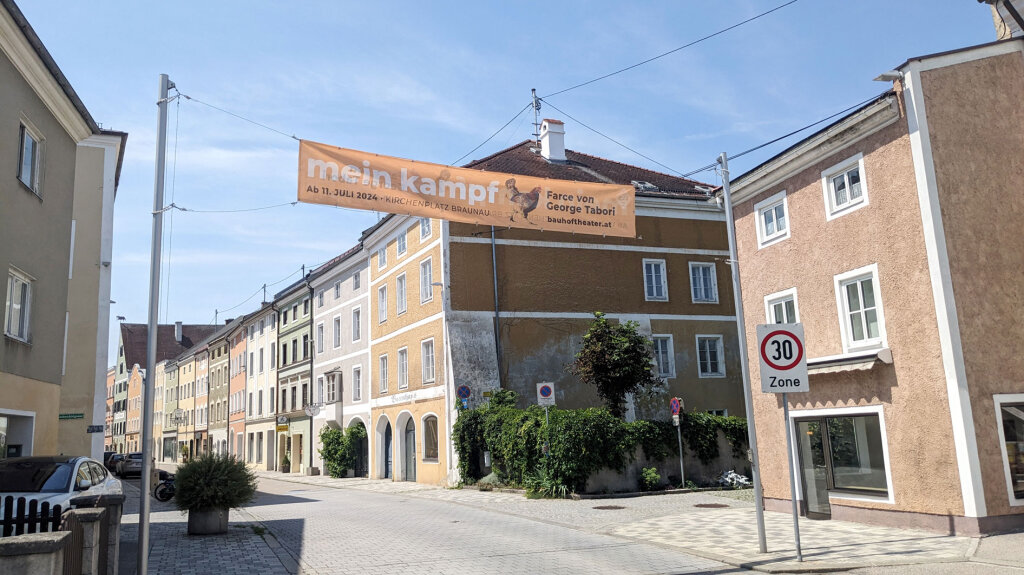 Braunau am Inn non è Predappio, dove è nato e sepolto Benito Mussolini, anzi, si potrebbe dire che è il suo contrario, Foto: Massimiliano Boschi