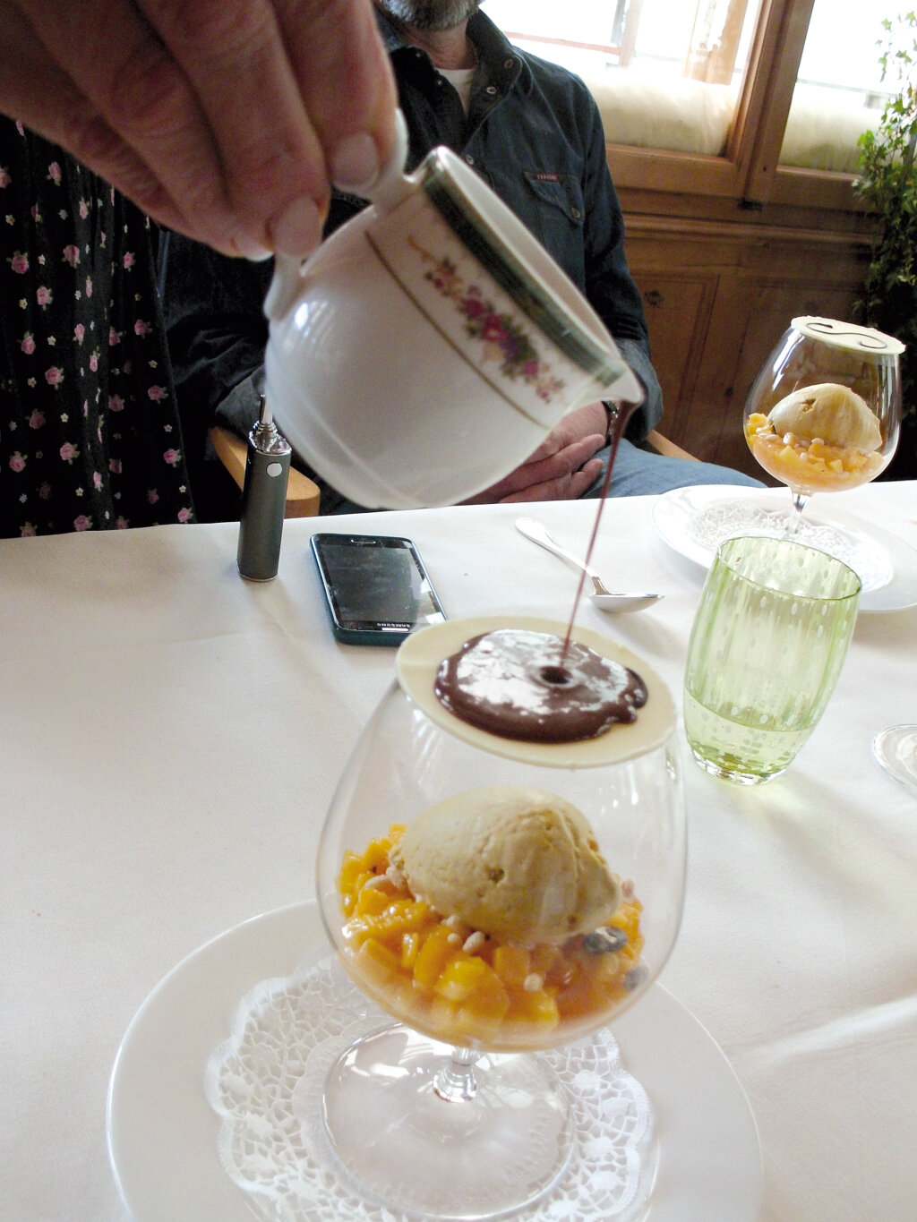 Süßer Lausbub: Götterspeise in Karl Baumgartners „Schöneck“ in Pfalzen. Foto: Extrawurst
