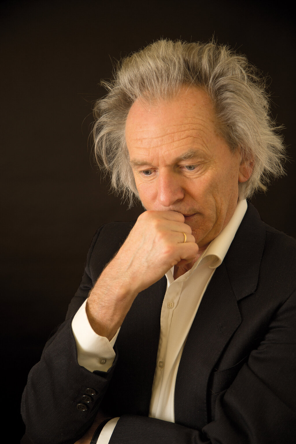 „Als Dramatiker muss man von diesem ganzen bunten Theaterbetrieb etwas verstehen“, sagt Luis Zagler. Foto: Riki Gelf