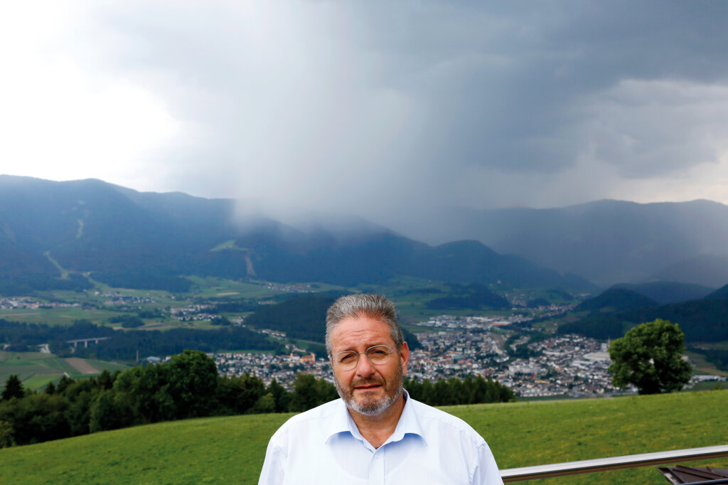 Albert Wurzer, 58, studierter Agrarökonom, war 13,5 Jahre Direktor im Ressort Landwirtschaft und einige Jahre lang SVP-Obmann des Bezirks Pustertal. 2013 schaffte er mit 6.988 Vorzugsstimmen den Sprung in den Landtag. Heute sagt er: „Ich war zu wenig Politiker.“ Foto: Alexander Alber