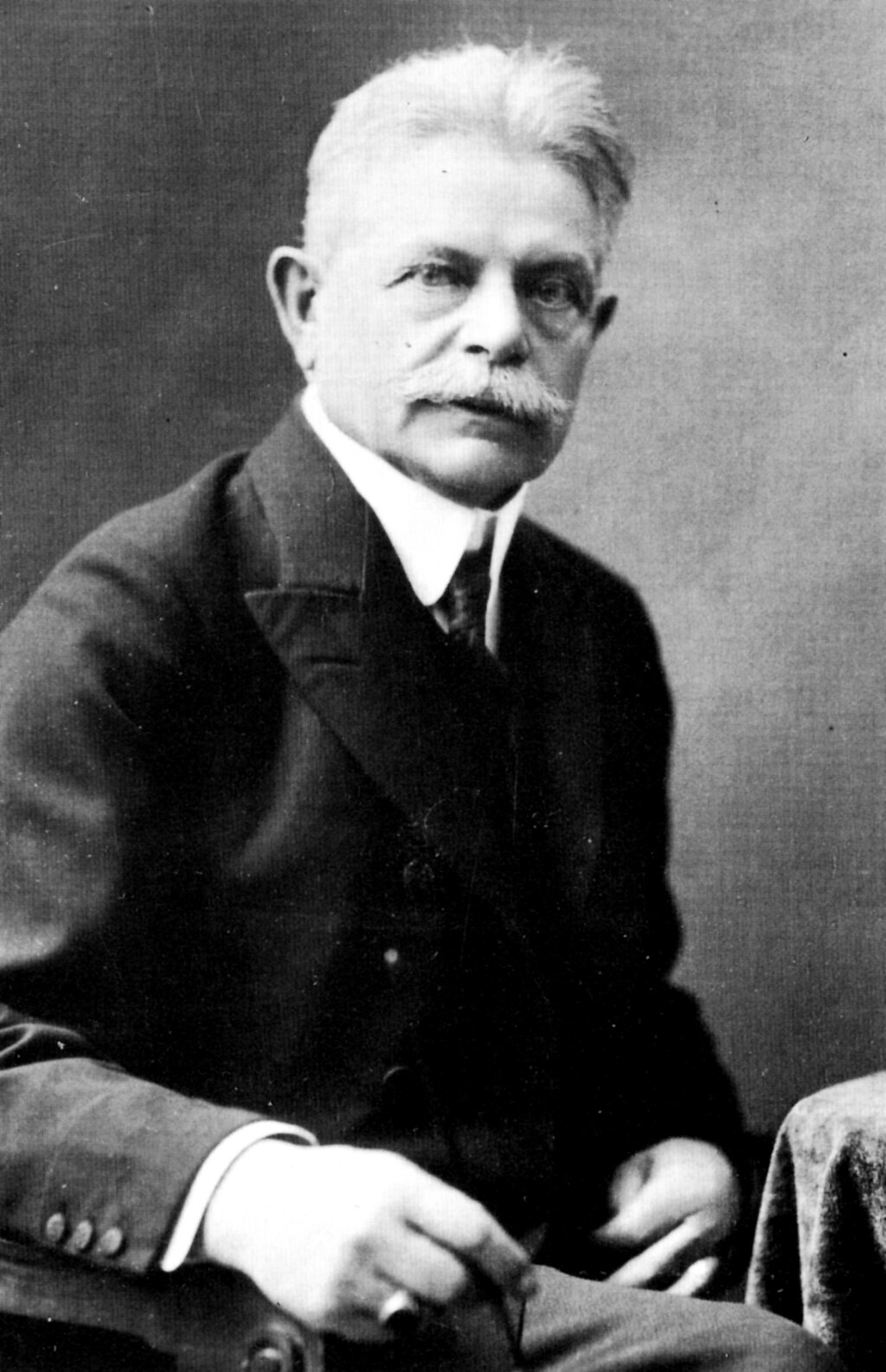 Wird in Brixen fast wie ein Gott verehrt: Otto von Guggenberg (1848-1914) Foto: Archiv