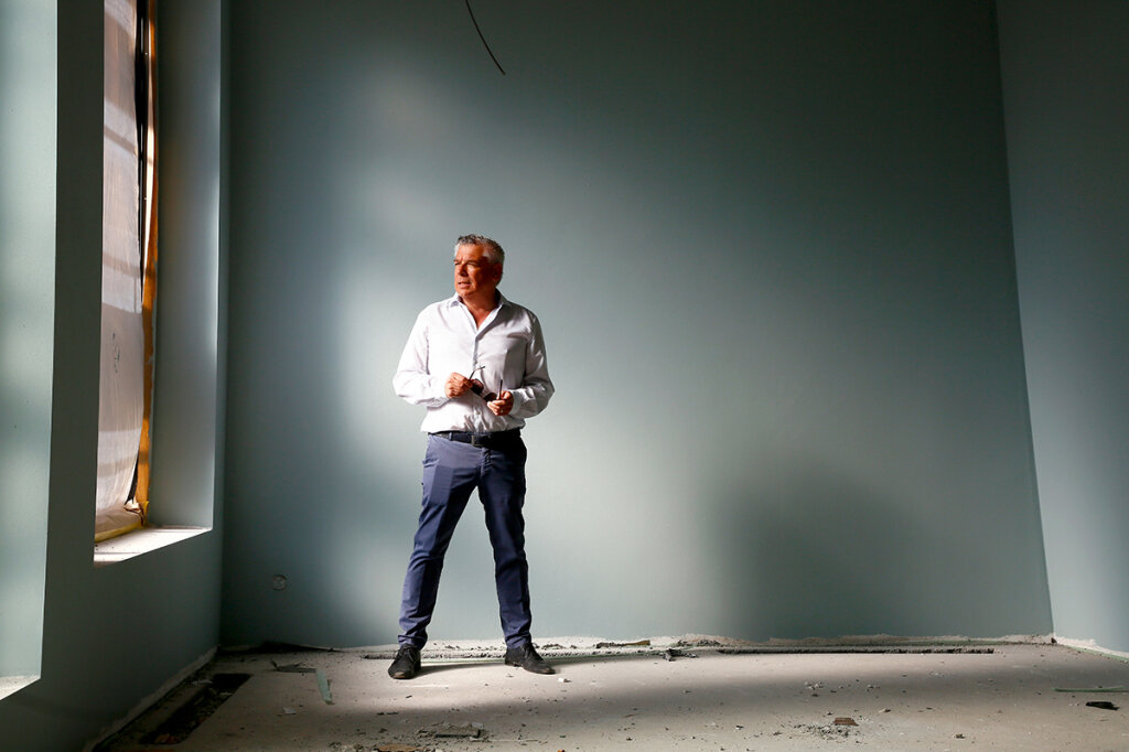 „Am Anfang hatten wir eigentlich kein Konzept“: Erich Falkensteiner beim Termin mit ff auf der Baustelle des neuen Family Resort in Ehrenburg. Foto: Alexander Alber
