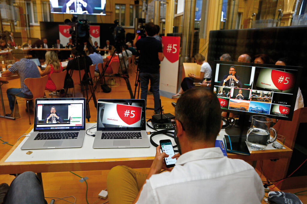 Die Abschlusspressekonferenz der Landesregierung vergangenen Dienstagvormittag: Digital – das spielt doch eine größere Rolle, als sich manch einer von der SVP eingestehen möchte. Foto: Alexander Alber