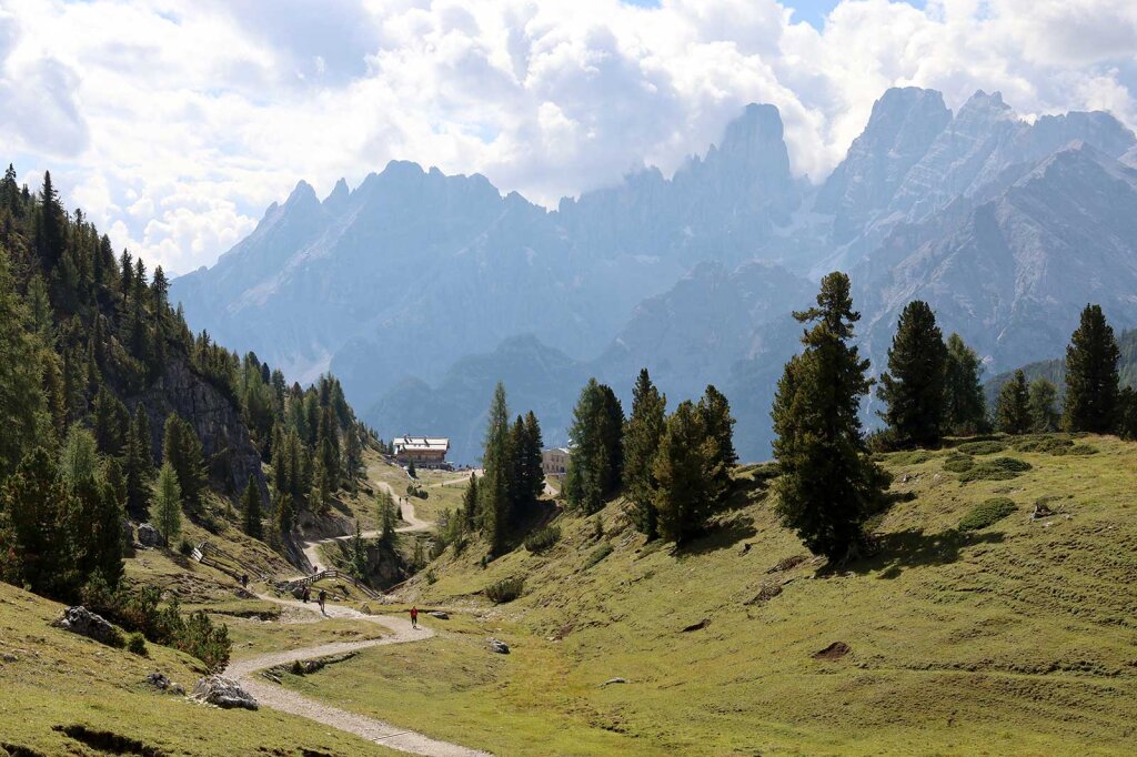Auf dem Rückweg von der Helmhütte kommt man an der Hahnspielhütte vorbei. Foto: Anja Eichelsdörfer