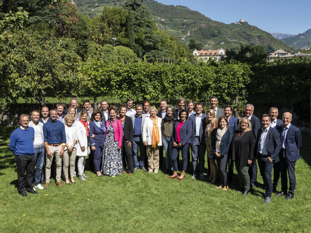 Hohe Ansprüche: 33 der 35 Kandidaten präsentierten sich am Montag im Schloss Maretsch für das Team Köllensperger. Einer ließ sich entschuldigen, der letzte wird noch bekannt gegeben. Foto: Team Köllensperger