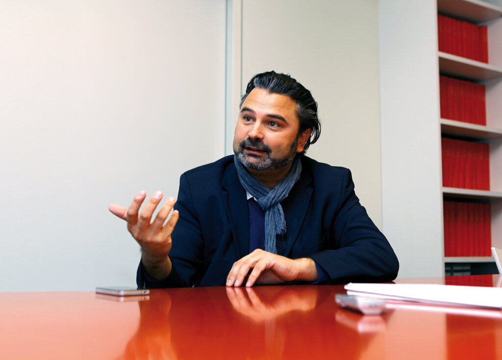 Günther Reifer ist der Leiter des „Terra-Instituts“ in Bixen, das Unternehmen im Bereich nachhaltiges Wirtschaften berät: „Unten ist es zu wenig, oben oft zu viel.“ Foto: Alexander Alber
