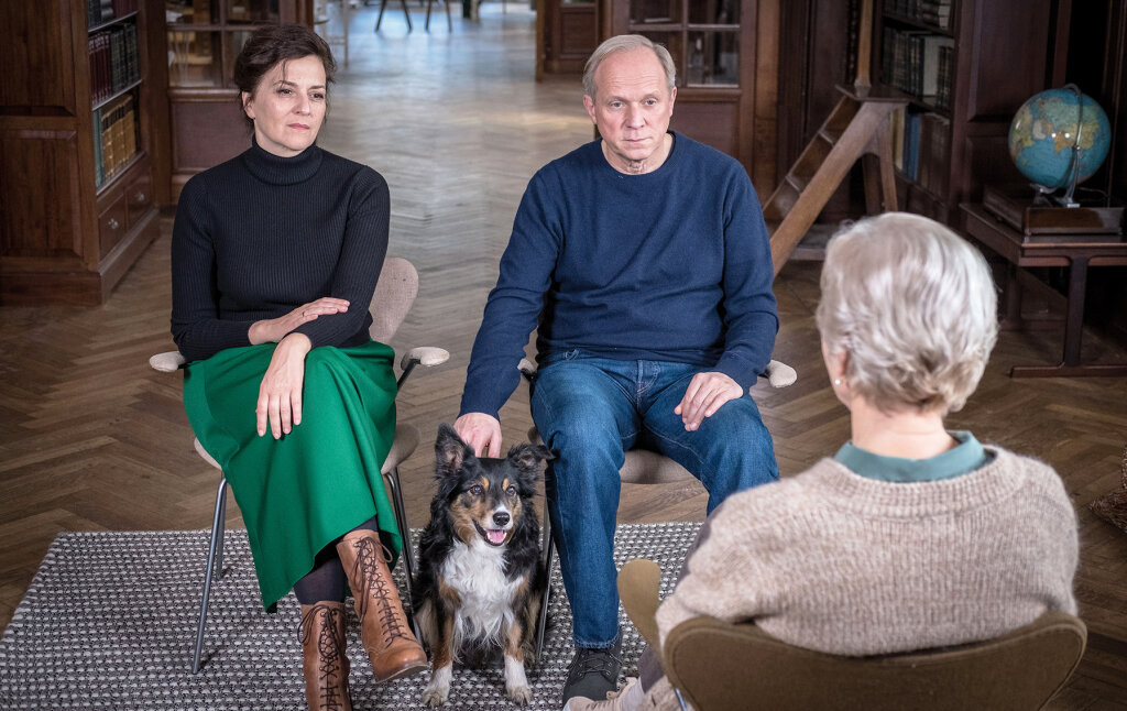 Bitter, komisch, klischeehaft: Georg (Ulrich Tukur) und Doris (Martina Gedeck) machen eine Trennungstherapie.