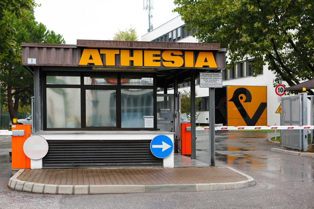Insgesamt beschäftigt die Athesia AG über 1.100 Mitarbeitende. Der Hauptsitz befindet sich am Weinbergweg in Bozen Süd. Foto: Alexander Alber