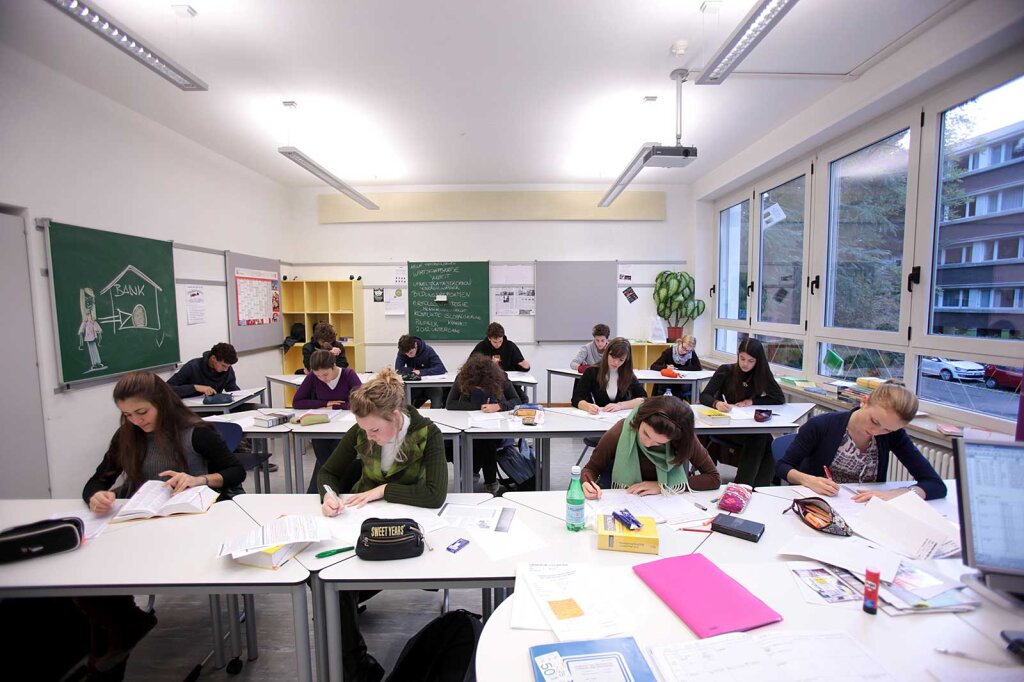 Diese Woche hat in Südtirol die Schule wieder begonnen. Wegen des Lehrermangels werden einige Schülerinnen und Schüler von jungen Supplenzlehrern ohne Erfahrung unterrichtet werden. Foto: Alexander Alber