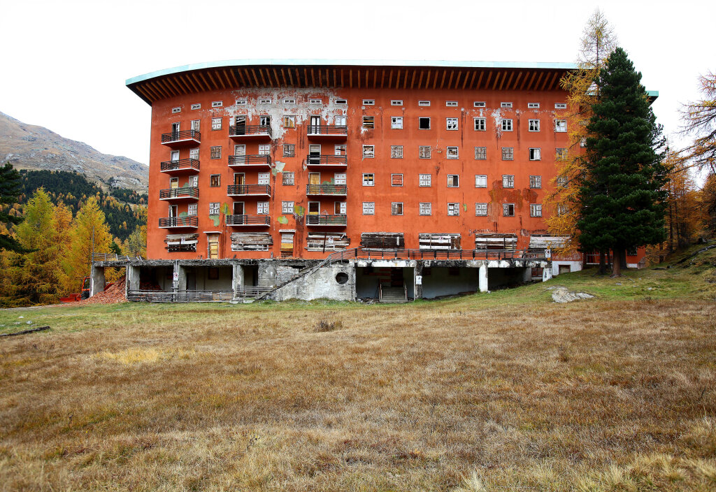 Das ehemalige Hotel Paradiso, wie es sich heute in Hintermartell präsentiert. Das Haus und sein touristisches Angebot gehörten bei seiner Eröffnung im Jahr 1937 zu den modernsten im Alpenraum. Foto: Alexander Alber
