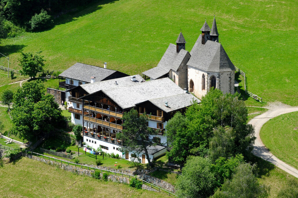 Gasthof Bad Dreikirchen in Barbian: gute Nachspeisen, freundliche Bedienung.