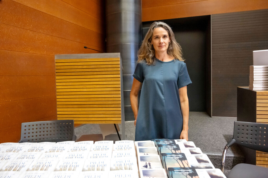 La scrittrice Francesca Melandri ha presentato il suo nuovo libro venerdì 30 agosto, nella Sala di Rappresentanza del Comune di Bolzano. Foto: Othmar Seehasuer