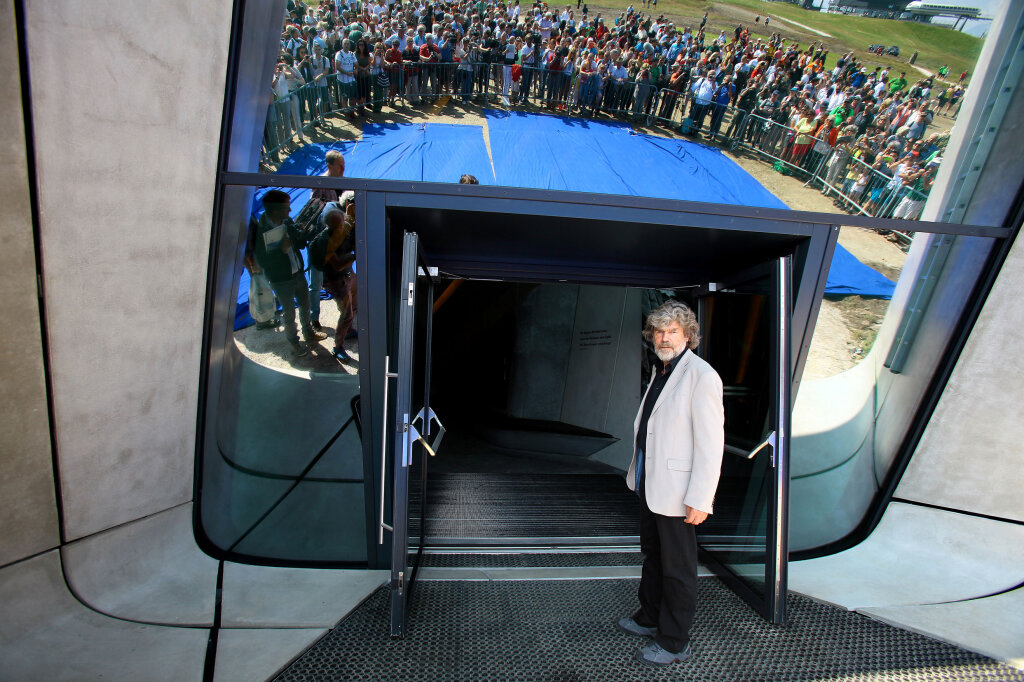 Messner Mountain Museum Nr. 6: Reinhold Messner bei der Eröffnungsfeier seines Museums „Corones“ auf dem Kronplatz im Jahr 2015. Foto: Alexander Alber