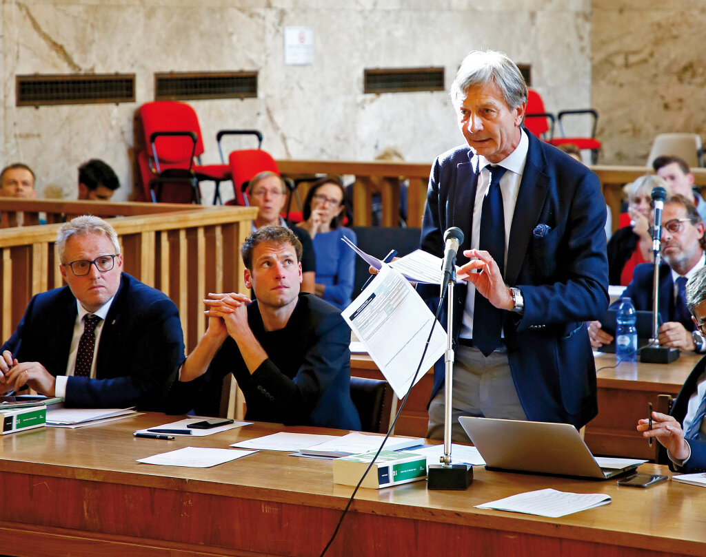 Streit zwischen Gutachtern und Rechtsanwälten: Alex Schwazer und Gerhard Brandstätter am vergangenen Donnerstag im Gerichtssaal. Foto: Alexander Alber