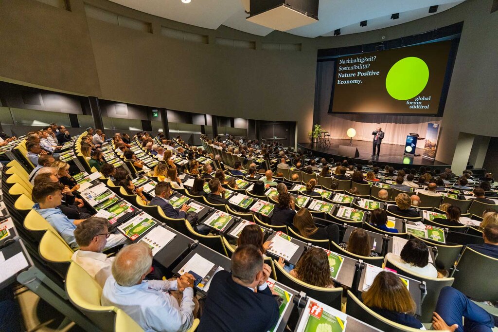 Die ff-Titelgeschichte „Die grüne Revolution“, passend zum Thema des 14. Global Forum Südtirol Foto: Günther Pichler