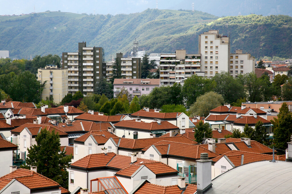 Wer kann sich das noch leisten? In Südtirol sind die Preise für Wohnungen stark angestiegen. Die Landesregierung will gegensteuern. Foto: Alexander Alber