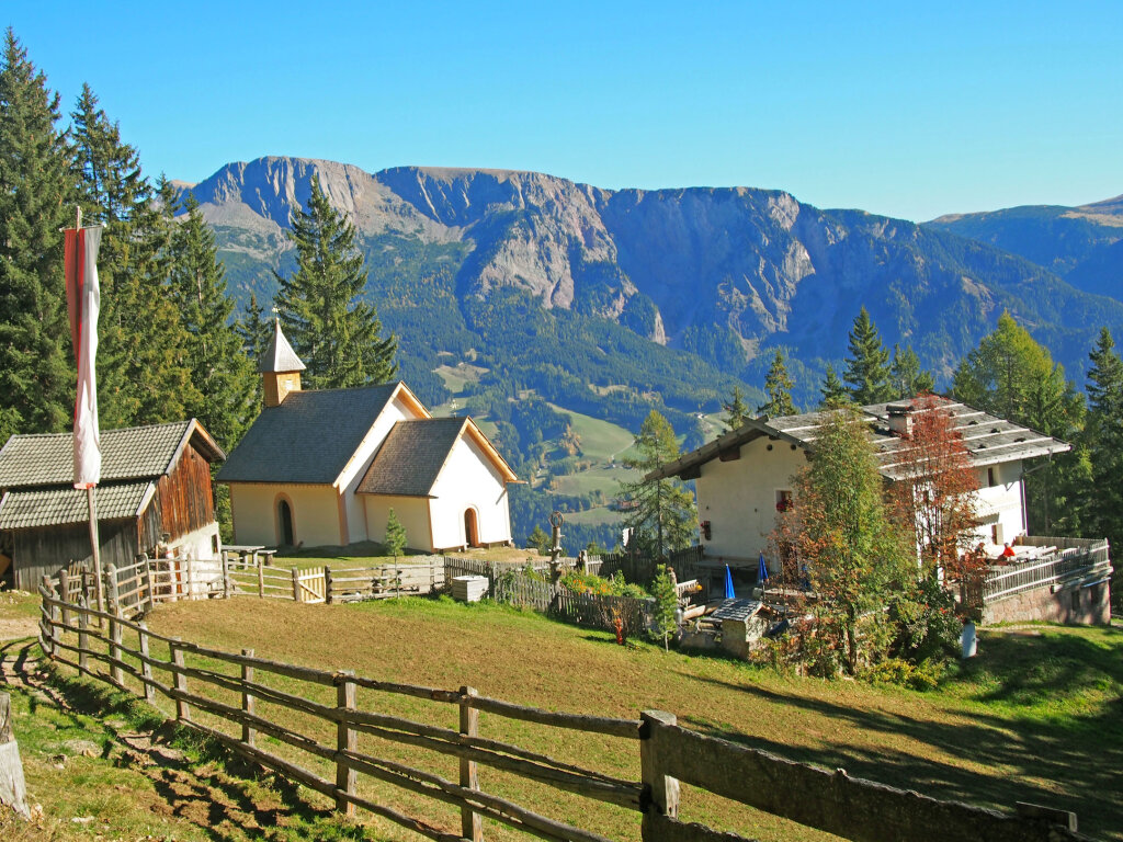 1822 wurde zuerst eine Kapelle und später eine Kirche errichtet, 1835 folgte das Gasthaus – zur Unterkunft und Verköstigung der vielen Wallfahrer. Foto: Oswald Stimpfl