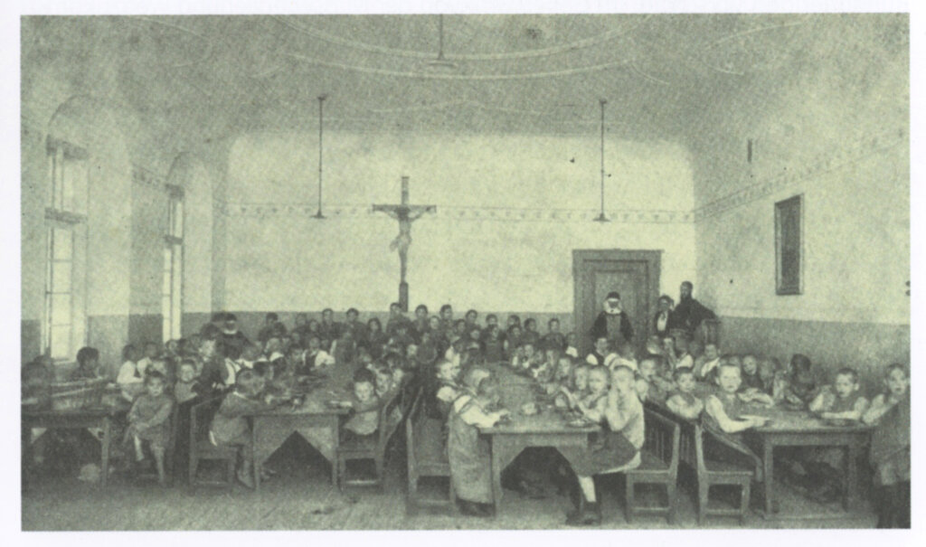 Der Speisesaal: Zum Essen gab es nicht viel. Das Liebeswerk war ein Heim für Kinder aus armen Familien. Und die Armut war damals groß. Foto: Kapuziner