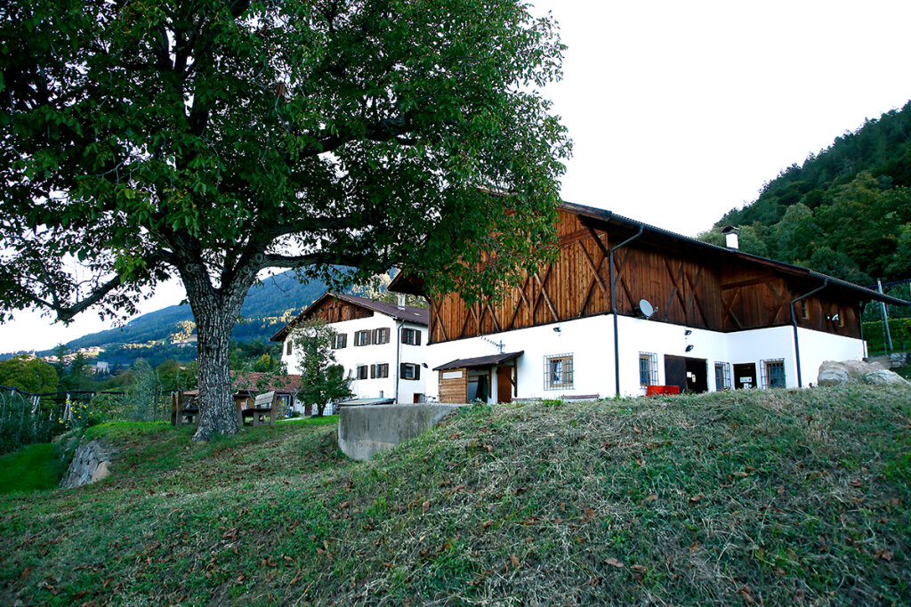 Der Stegerhof in Labers bei Meran: Er wird nun für 9,8 Millionen Euro an den Milliardär Henning Conle verkauft. Foto: Alexander Alber