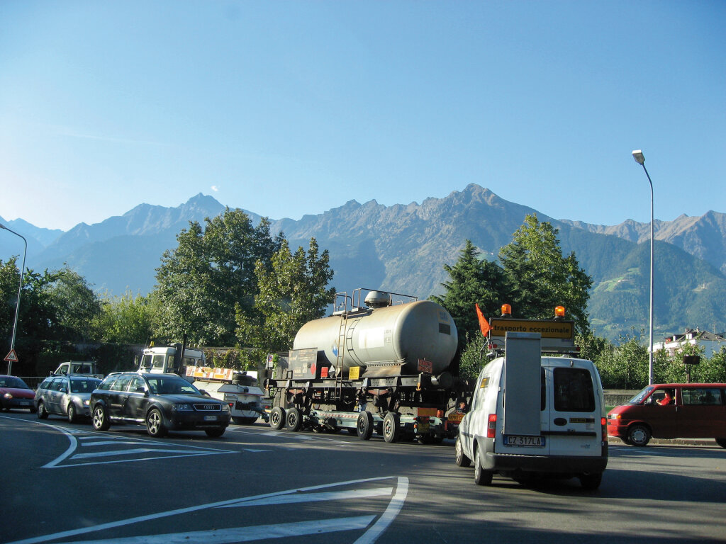 Gefährliche Ware: Trichlorsilan wurde lange Zeit per Zug und LKW von Deutschland nach Sinich transportiert. Foto: Mic