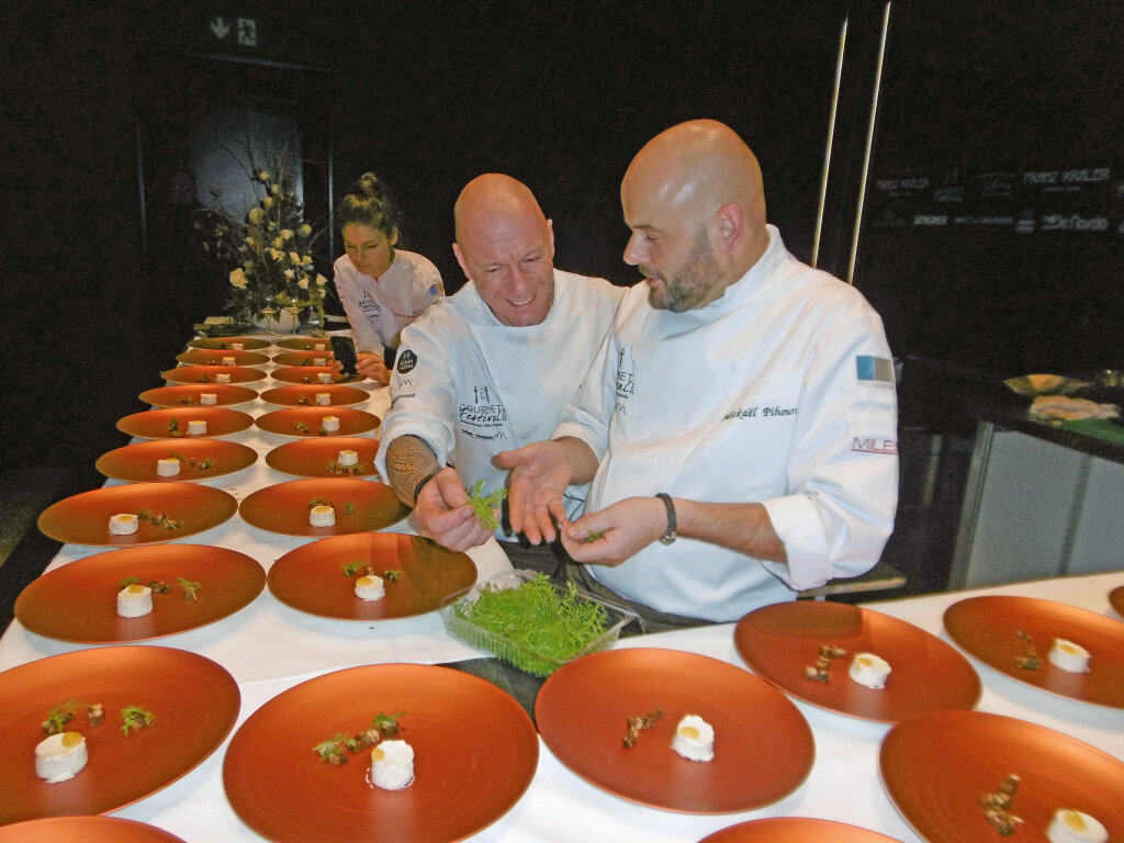 Chris Oberhammer (Mitte) nimmt das Kochen für etwas sehr Persönliches. Foto: Extrawurst