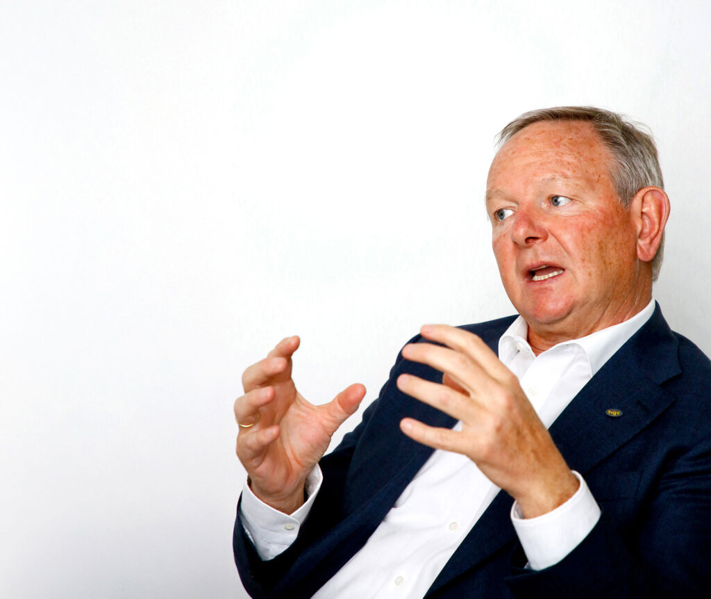 Manfred Pinzger, bald 66, ist Gastwirt, Politiker und noch bis Dienstag kommender Woche Präsident des Hoteliers- und Gastwirteverbands HGV. Seine politische Karriere begann er bei der Jungen Generation (JG) der SVP, 2006 zog er für die Partei in den römischen Senat ein. Nach seinem Ausscheiden 2013 wurde er an die Spitze des HGV gewählt. Foto: Alexander Alber