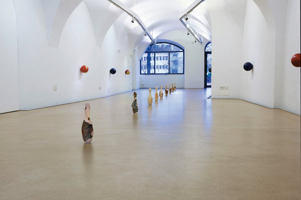 Normiert: Hubert Kostners Kegelbahn in der Stadtgalerie Brixen. Foto: Francesco Coccagna