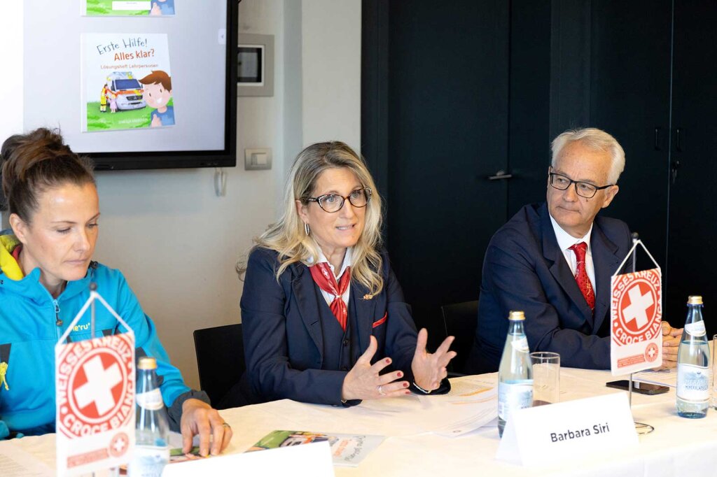 Bei der Vorstellung des neuen Projekts (von links): Autorin Isabella Halbeisen, Barbara Siri und Ivo Bonamico vom Weißen Kreuz. Foto: Weißes Kreuz