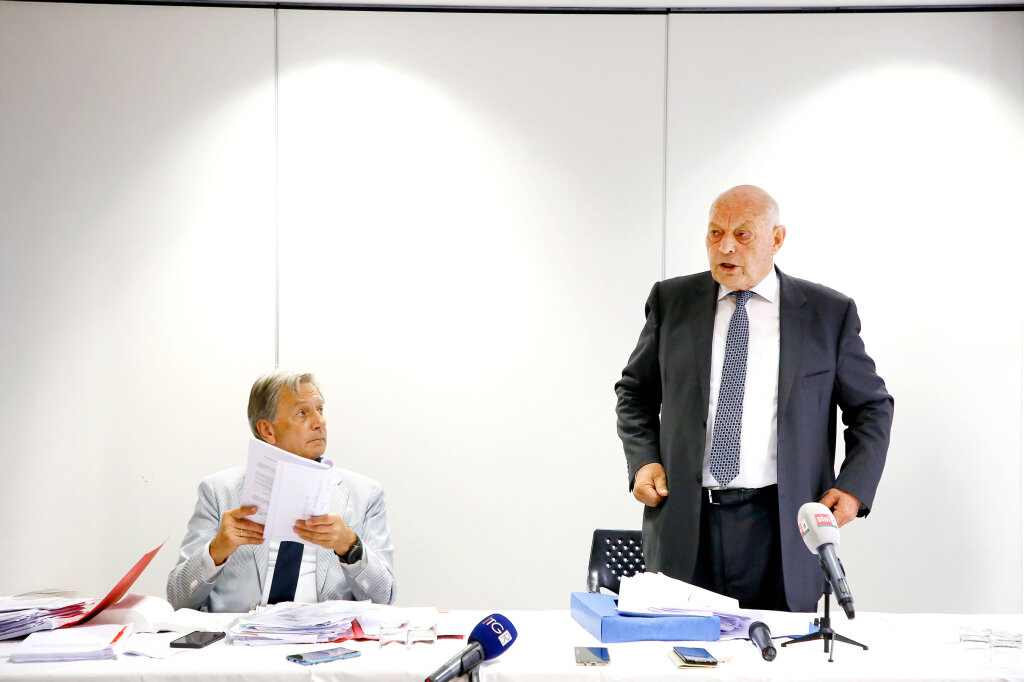 Altlandeshauptmann Luis Durnwalder (rechts) mit seinem Anwalt Gerhard Brandstätter: „Habe keinen einzigen Cent veruntreut oder in die eigene Tasche gesteckt.“ Foto: Alexander Alber