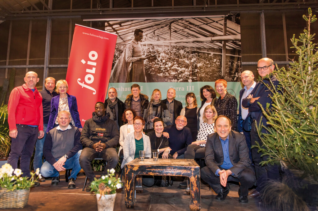 Das Team des Folio-Verlages mit dem Team der Gärtnerei Schullian. Foto: Frieder Blickle