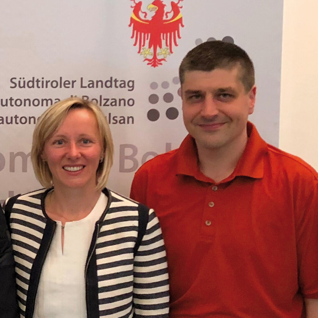 Magdalena Amhof und Richard Kienzl: Die Brixner Landtagsabgeordnete und der Sarner Gemeinderat und KVW-Mitarbeiter möchten SVP-Arbeitnehmer-Chefin oder -Chef werden. Foto: SVP