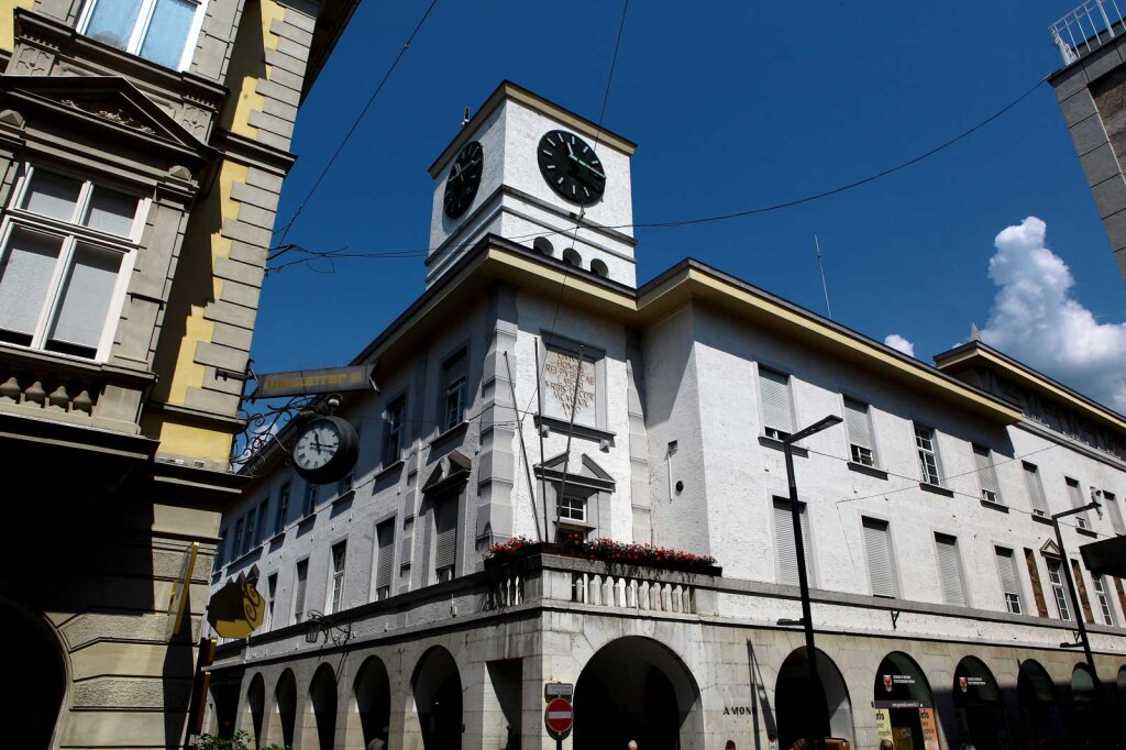Nach langem Knarzen im Gebälk des Meraner Rathauses hat es letzte Woche gekracht: Stadträtin Benedetti trat zurück. Foto: Alexander Alber