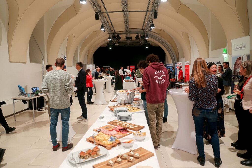 „Gute Gespräche, spannende Charaktere“: der Südtiroler Talente Aperitivo in Halle 21 im Wiener Museumsquartier. Wer kein Fleisch isst, kam etwas zu kurz.