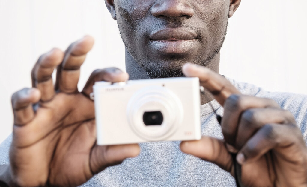 Der Bozner Fotograf Ludwig Thalheimer (er arbeitet auch für ff) macht nun 20 Flüchtlinge sichtbar – mit dem Fotoprojekt „Here I am“. Foto: Ludwig Thalheimer