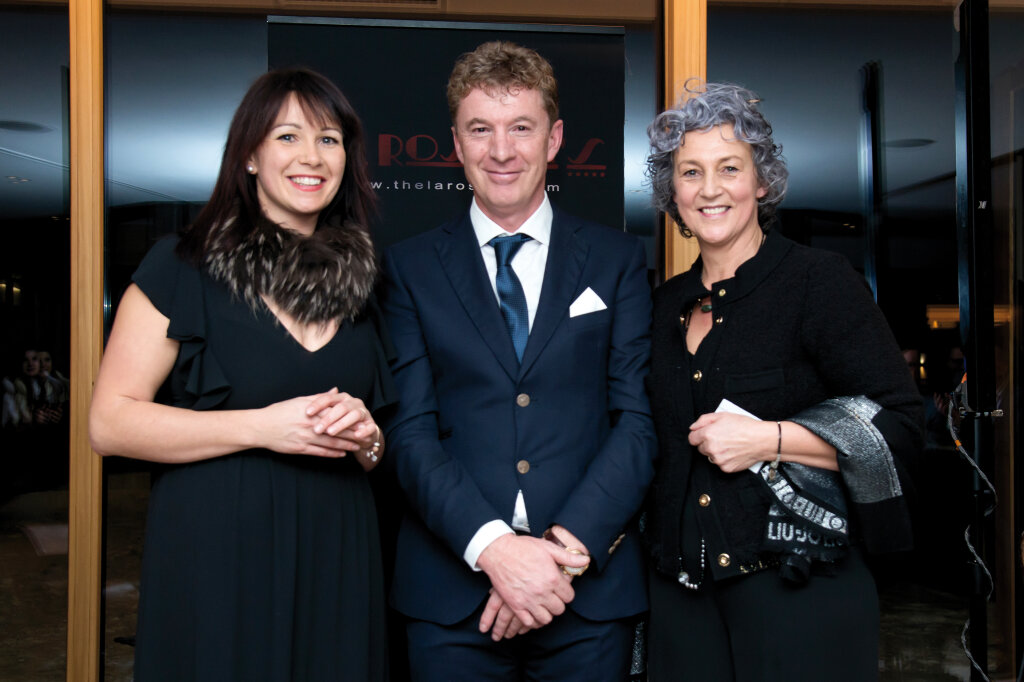Hotelbesitzer Peter Mader mit den beiden Geschäftsführerinnen Stephanie Ganterer und Anna Gross. Foto: Fabian Schaiter