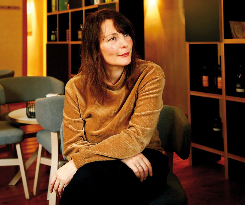 Evi Romen in Unsere Liebe Frau im Walde, wo sie den Großteil ihres ersten Kinofilms gedreht hat: „Sind die alle wegen mir da?“ Foto: Alexander Alber